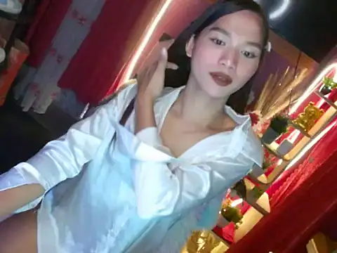 Snapshot of Ur_dreamgurl05 chatting on 12-23-25, 06:11 Ur dreamgurl05 online show from 12-23-25, 06:11
