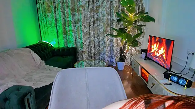 Snapshot of Alyssa_Smitt chatting on 01-13-26, 11:21 Alyssa Smitt online show from 01-13-26, 11:21