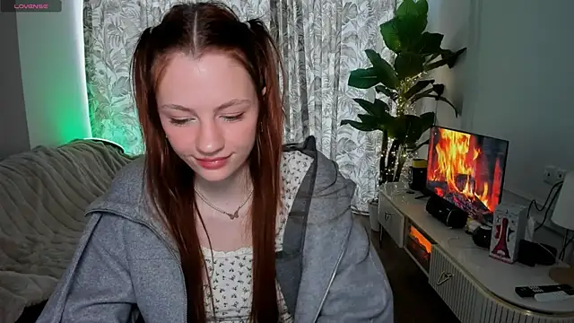 Snapshot of Alyssa_Smitt chatting on 06-04-26, 02:06 Alyssa Smitt online show from 06-04-26, 02:06
