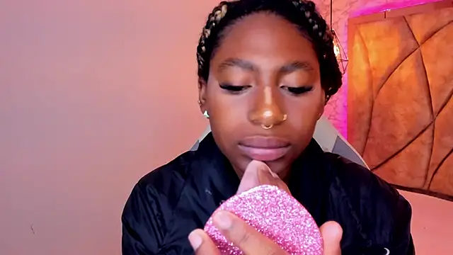 Queen perla  online show from 01-11-25, 11:45