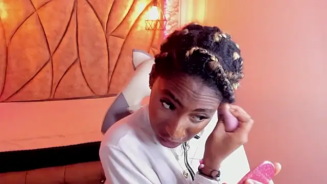 Queen perla  online show from 01-12-25, 02:52