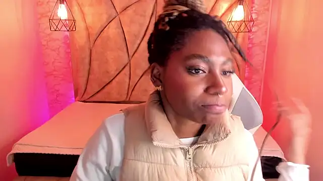 Queen perla  online show from 02-01-25, 04:11