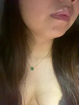 Snapshot of Hotellinh12 chatting on 02-18-25, 06:26 Hotellinh12 online show from 02-18-25, 06:26