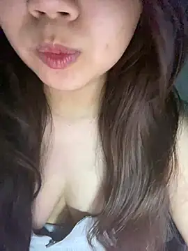 Snapshot of Hotellinh12 chatting on 03-15-25, 05:48 Hotellinh12 online show from 03-15-25, 05:48