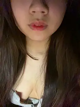 Snapshot of Hotellinh12 chatting on 03-20-25, 05:47 Hotellinh12 online show from 03-20-25, 05:47