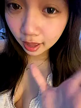 Snapshot of Hotellinh12 chatting on 09-17-25, 07:54 Hotellinh12 online show from 09-17-25, 07:54