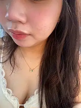 Snapshot of Hotellinh12 chatting on 09-19-25, 07:10 Hotellinh12 online show from 09-19-25, 07:10