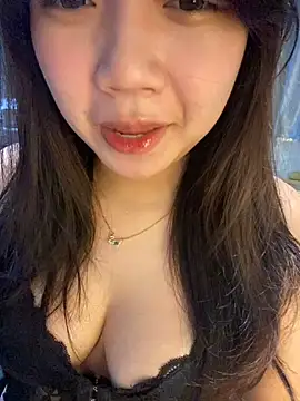 Snapshot of Hotellinh12 chatting on 09-22-25, 04:42 Hotellinh12 online show from 09-22-25, 04:42