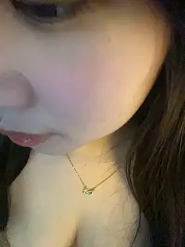 Snapshot of Hotellinh12 chatting on 09-27-25, 07:35 Hotellinh12 online show from 09-27-25, 07:35