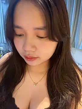 Snapshot of Hotellinh12 chatting on 09-29-25, 04:34 Hotellinh12 online show from 09-29-25, 04:34