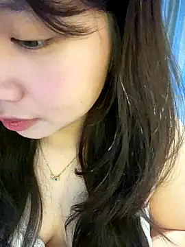 Snapshot of Hotellinh12 chatting on 09-30-25, 04:23 Hotellinh12 online show from 09-30-25, 04:23