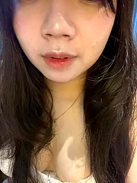 Snapshot of Hotellinh12 chatting on 10-05-25, 04:27 Hotellinh12 online show from 10-05-25, 04:27