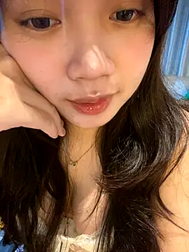 Snapshot of Hotellinh12 chatting on 10-06-25, 04:48 Hotellinh12 online show from 10-06-25, 04:48