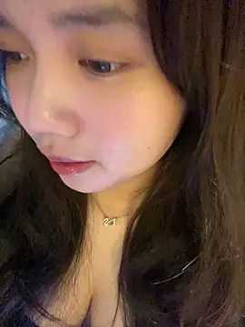 Snapshot of Hotellinh12 chatting on 10-09-25, 05:22 Hotellinh12 online show from 10-09-25, 05:22