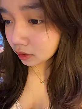 Snapshot of Hotellinh12 chatting on 10-12-25, 05:12 Hotellinh12 online show from 10-12-25, 05:12