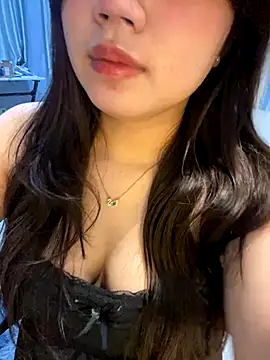 Snapshot of Hotellinh12 chatting on 10-13-25, 03:23 Hotellinh12 online show from 10-13-25, 03:23