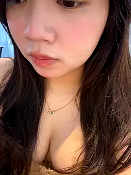 Snapshot of Hotellinh12 chatting on 10-19-25, 07:31 Hotellinh12 online show from 10-19-25, 07:31