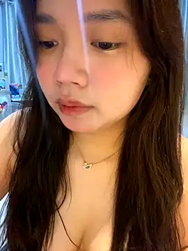 Snapshot of Hotellinh12 chatting on 11-05-25, 10:26 Hotellinh12 online show from 11-05-25, 10:26