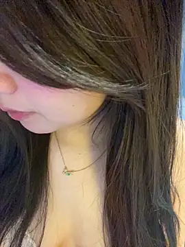 Snapshot of Hotellinh12 chatting on 11-18-25, 03:27 Hotellinh12 online show from 11-18-25, 03:27