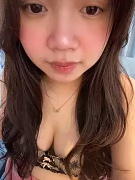 Snapshot of Hotellinh12 chatting on 11-27-25, 06:59 Hotellinh12 online show from 11-27-25, 06:59