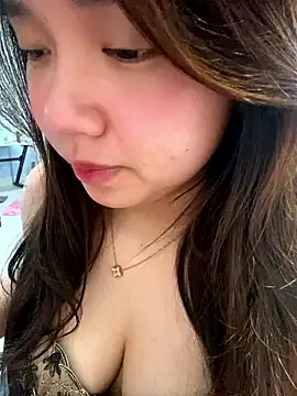 Snapshot of Hotellinh12 chatting on 01-08-26, 06:05 Hotellinh12 online show from 01-08-26, 06:05