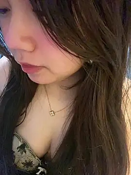 Snapshot of Hotellinh12 chatting on 01-11-26, 04:45 Hotellinh12 online show from 01-11-26, 04:45