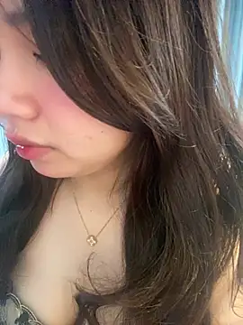 Snapshot of Hotellinh12 chatting on 01-14-26, 05:02 Hotellinh12 online show from 01-14-26, 05:02