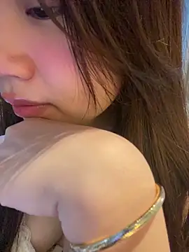 Snapshot of Hotellinh12 chatting on 02-04-26, 12:44 Hotellinh12 online show from 02-04-26, 12:44