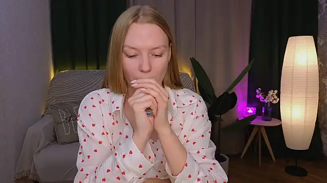 CarolynCohen   online show from 01-12-25, 05:03