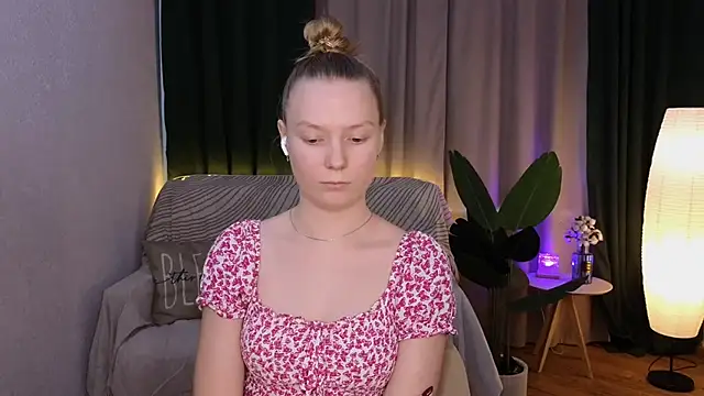 CarolynCohen   online show from 03-04-25, 05:21