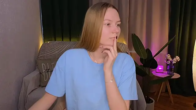 CarolynCohen   online show from 03-09-25, 08:07