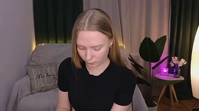 CarolynCohen   online show from 03-23-25, 08:04