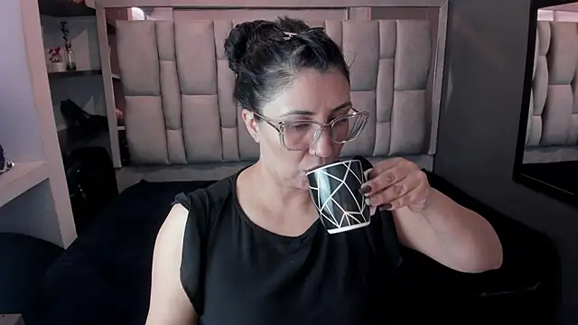 GiaFox  online show from 10-06-25, 07:33