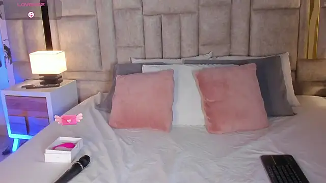 SofiScott  online show from 03-18-25, 08:59