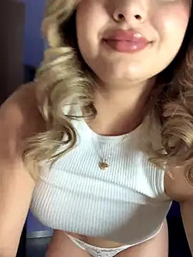 Snapshot of SaraFerreira chatting on 09-08-25, 11:26 SaraFerreira online show from 09-08-25, 11:26