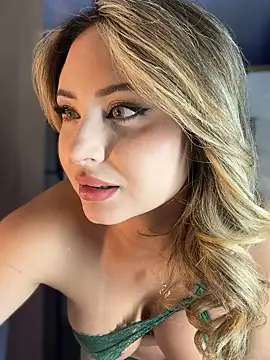 Snapshot of SaraFerreira chatting on 10-01-25, 01:22 SaraFerreira online show from 10-01-25, 01:22