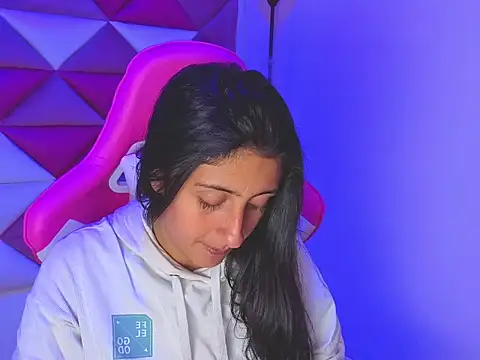 Snapshot of Cameron_cutte chatting on 12-16-25, 02:49 Cameron cutte online show from 12-16-25, 02:49