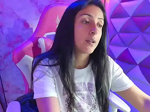 Snapshot of Cameron_cutte chatting on 03-17-26, 03:44 Cameron cutte online show from 03-17-26, 03:44