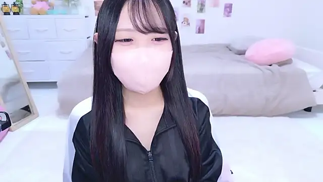 Snapshot of Suzu_ch_xx chatting on 11-21-25, 01:32 Suzu ch xx online show from 11-21-25, 01:32