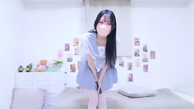 Snapshot of Suzu_ch_xx chatting on 11-30-25, 01:15 Suzu ch xx online show from 11-30-25, 01:15