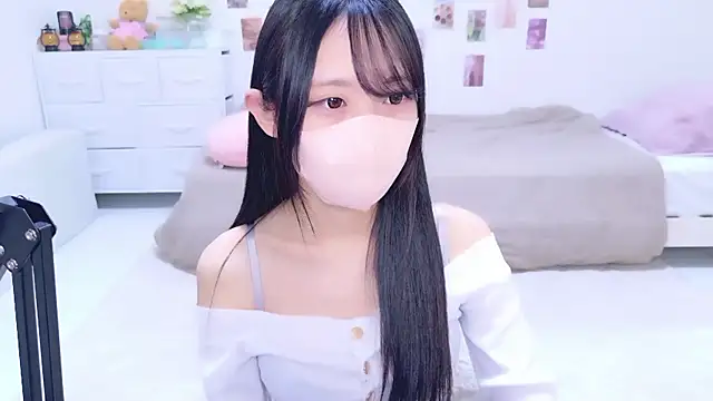 Snapshot of Suzu_ch_xx chatting on 12-14-25, 01:38 Suzu ch xx online show from 12-14-25, 01:38