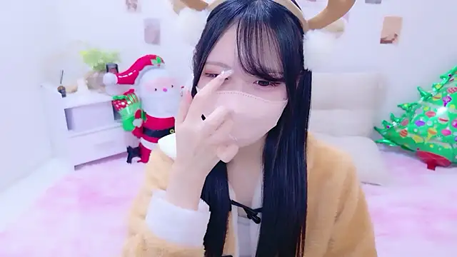 Snapshot of Suzu_ch_xx chatting on 12-23-25, 10:46 Suzu ch xx online show from 12-23-25, 10:46