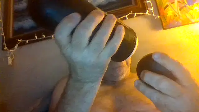 Snapshot of hornyrich69 chatting on 03-15-26, 05:35 hornyrich69 online show from 03-15-26, 05:35