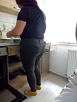 Snapshot of Aian09 chatting on 09-29-25, 11:37 Aian09 online show from 09-29-25, 11:37