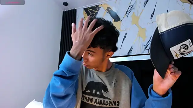 Snapshot of dikey_62 chatting on 02-06-25, 08:23 dikey 62 online show from 02-06-25, 08:23