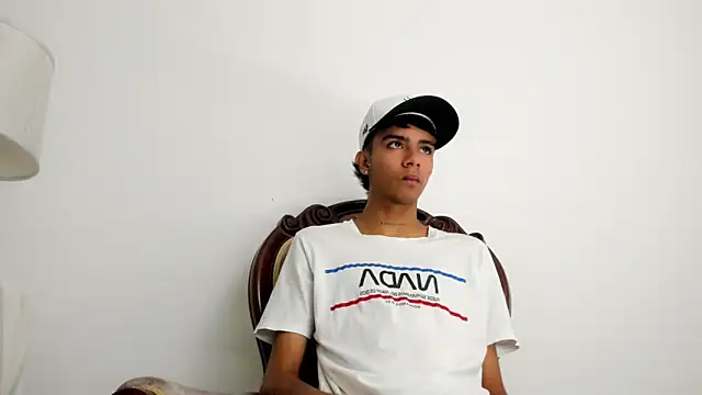 Snapshot of dikey_62 chatting on 02-18-25, 08:14 dikey 62 online show from 02-18-25, 08:14