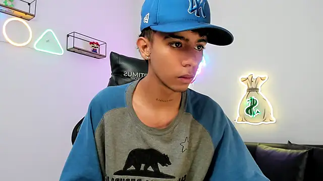 Snapshot of dikey_62 chatting on 03-10-25, 08:23 dikey 62 online show from 03-10-25, 08:23