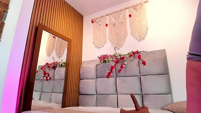 Natasha  Sccott online show from 09-29-25, 07:51