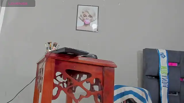 Snapshot of Jimena_Grey chatting on 06-04-26, 12:38 Jimena Grey online show from 06-04-26, 12:38