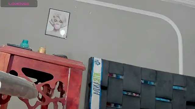 Snapshot of Jimena_Grey chatting on 06-14-26, 01:25 Jimena Grey online show from 06-14-26, 01:25
